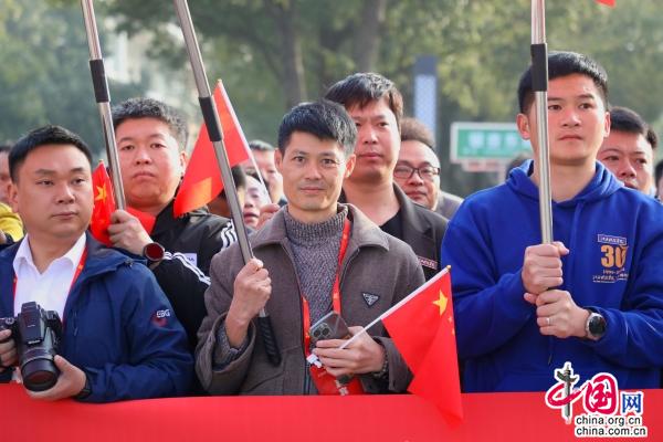 图片4:前来参加仪式的校友代表们.jpg 图片4:前来参加仪式的校友代表们.jpg